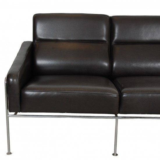 For Sale Arne Jacobsen 3.seater 3303 Sofa in patinated black